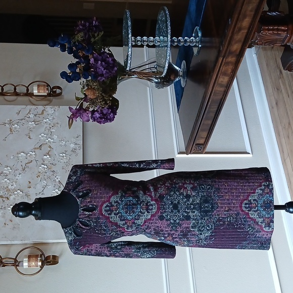 Gabby Skye Boho Multicolor Printed Knee-Length Dress. Size 4 - Picture 4 of 17